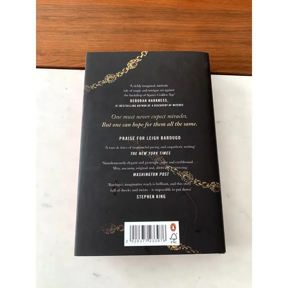 *RARE SIGNED* Leigh Bardugo The Familiar Waterstones UK Edition